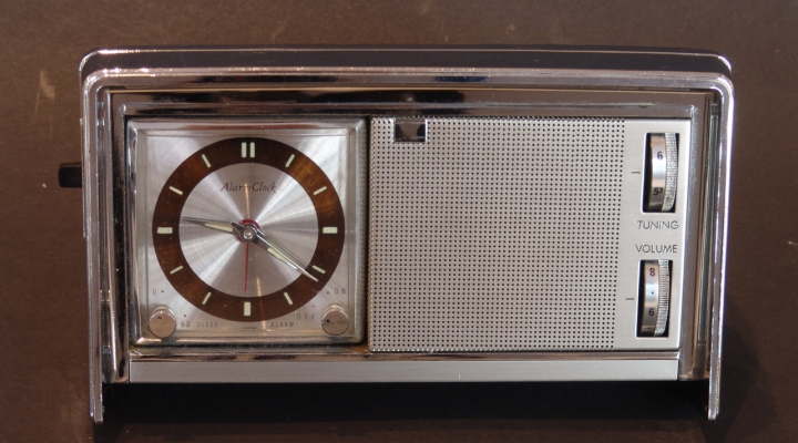 BPC-12 Clock/AM Radio