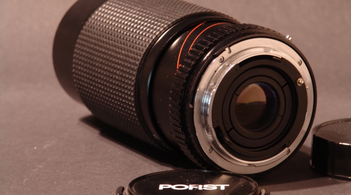 Porst Tele-Zoom 1:4.5/75-200 mm Objective