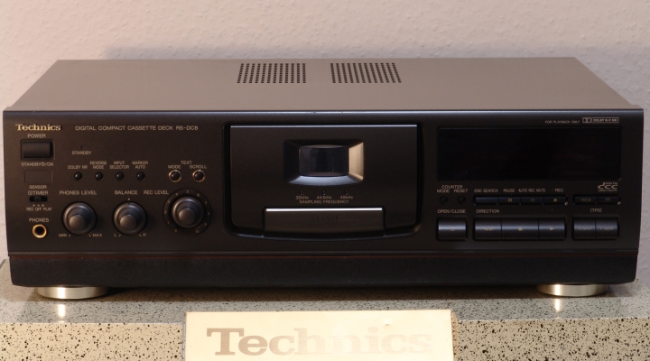 RS-DC8 Stereo Digital Cassette Deck