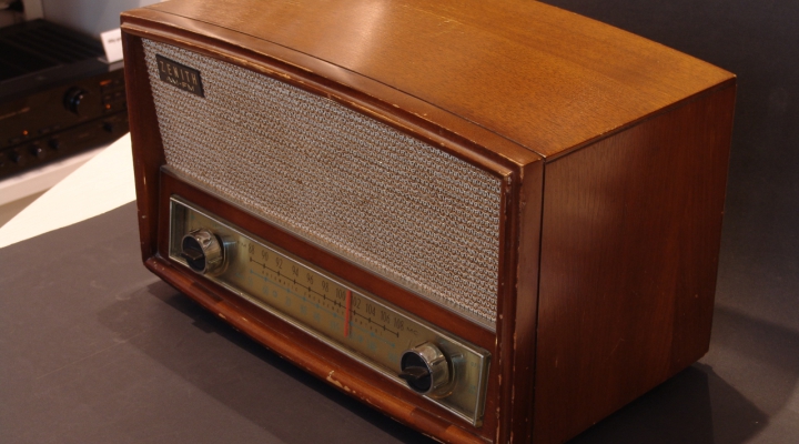 Zenit AM/FM USA Tube Radio