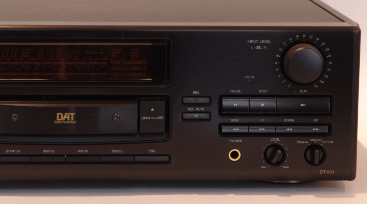 DT-901 Integra Stereo DAT Rekorder