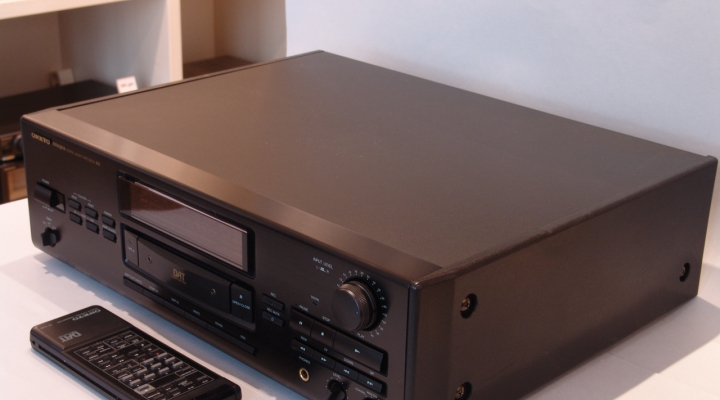 DT-901 Integra Stereo DAT Recorder