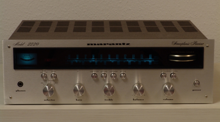 2220 Stereo Receiver