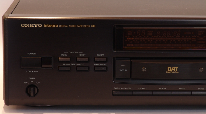 DT-901 Integra Stereo DAT Rekorder