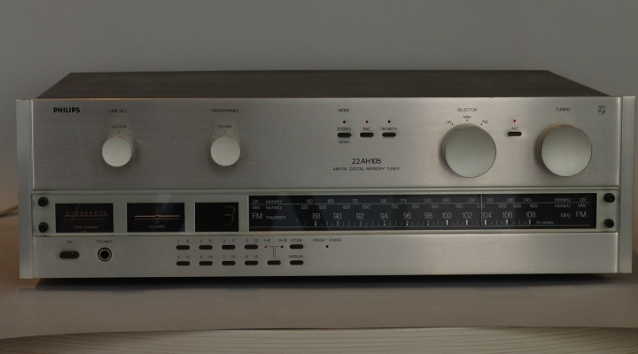 22AH105 Stereo Tunet