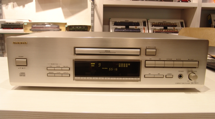 DX-7511 Stereo CD Player