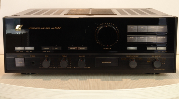 AU-X901 Stereo Amplifier