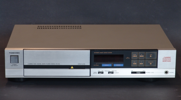 XR--Z50 Stereo CD Player