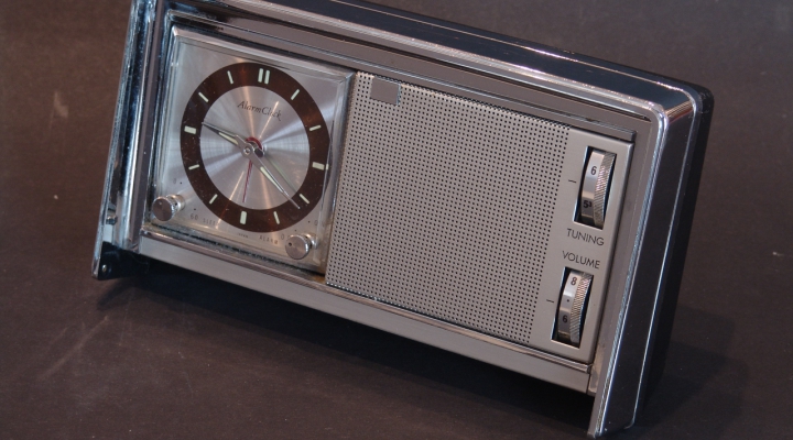 BPC-12 Clock/AM Radio