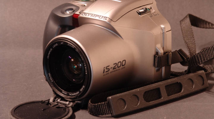 Olympus IS 200 Lens52/F4.5-5.6/28-110