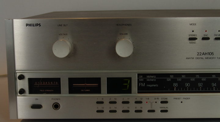 22AH105 Stereo Tunet