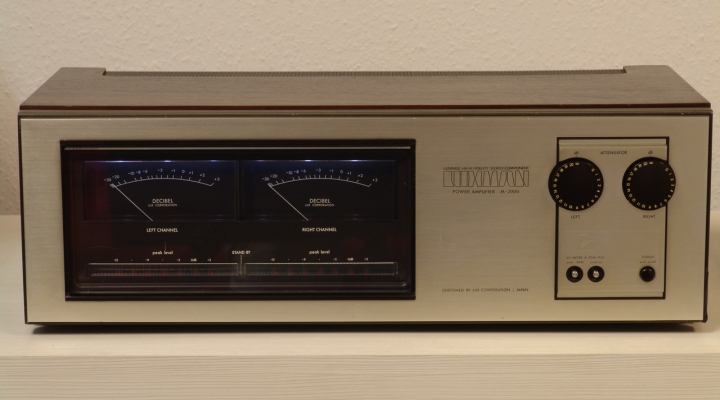 M-2000 Stereo Main Amplifier