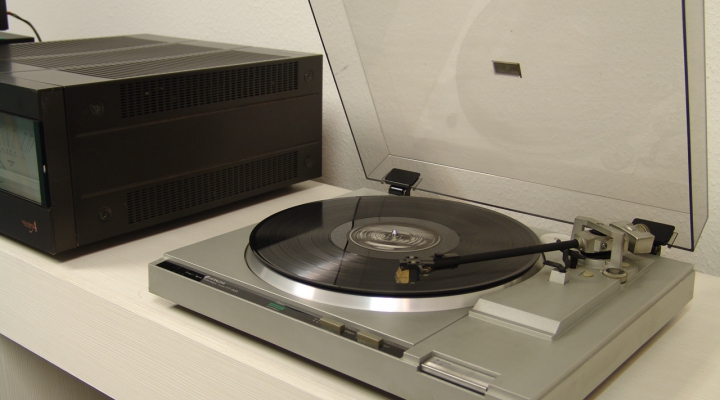 HT-50S Stereo Plattenspieler