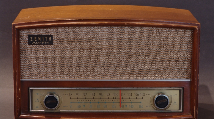 Zenit AM/FM USA Röhren Radio