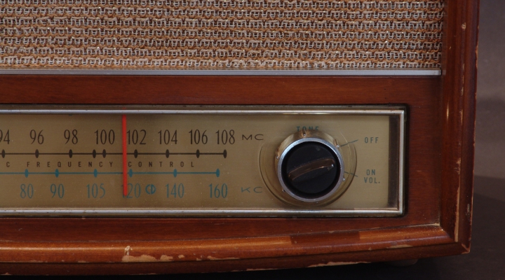 Zenit AM/FM USA Röhren Radio