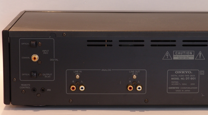 DT-901 Integra Stereo DAT Rekorder