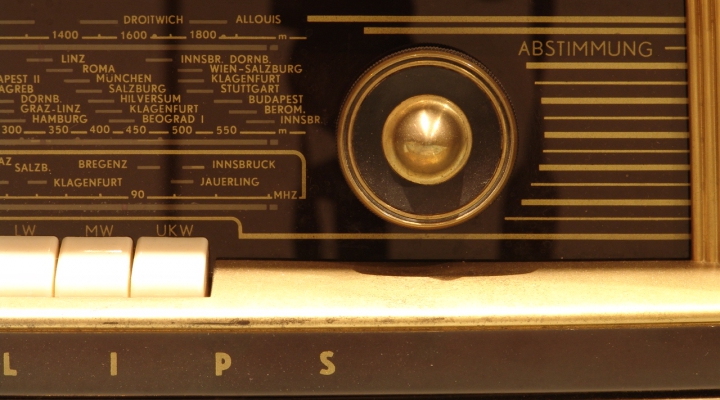 B4A73A Röhren Radio