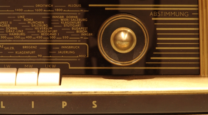 B4A73A Tube Radio