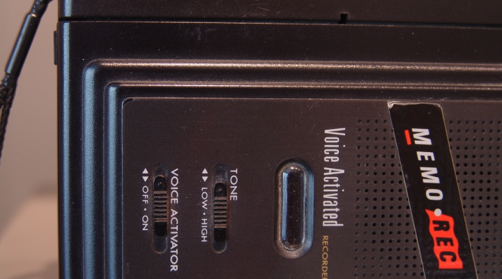 AQ 6390 Portable Cassette Recorder/Speaker