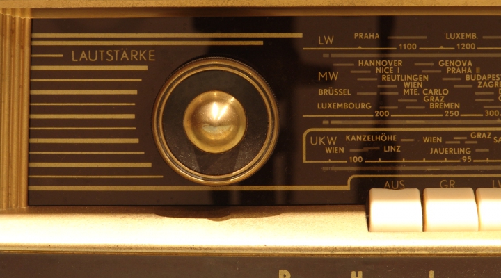 B4A73A Röhren Radio