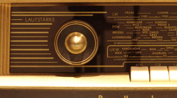 B4A73A Tube Radio