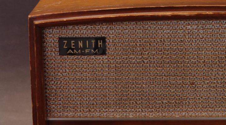 Zenit AM/FM USA Tube Radio