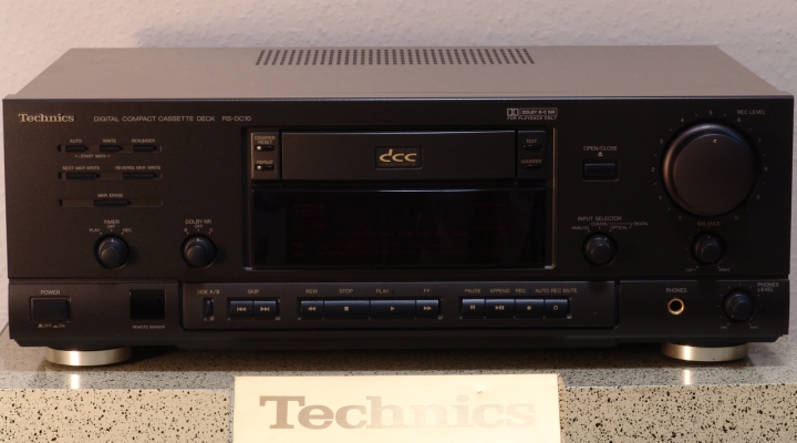 RS-DC10 Stereo Digital Cassette Deck