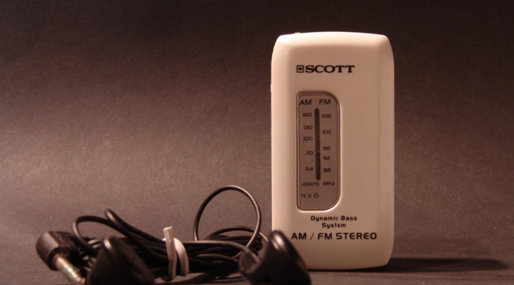 RX6 Portable AM/FM Radio Dynamic Bass System