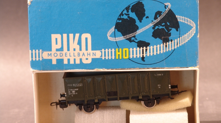 Piko Güterwagen Offen Grün