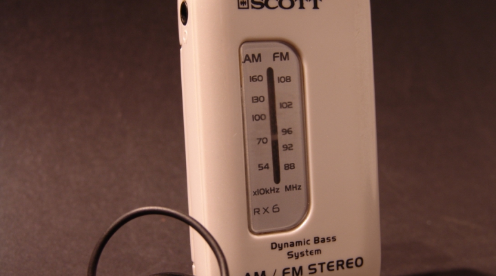 RX6 Portable AM/FM Radio Dynamic Bass System